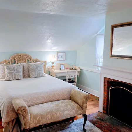 Historic Wilson-Guy House Bed & Breakfast Niagara-on-the-Lake Exterior photo