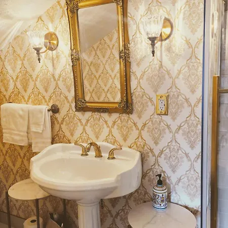 Historic Wilson-Guy House Bed & Breakfast Niagara-on-the-Lake Room photo