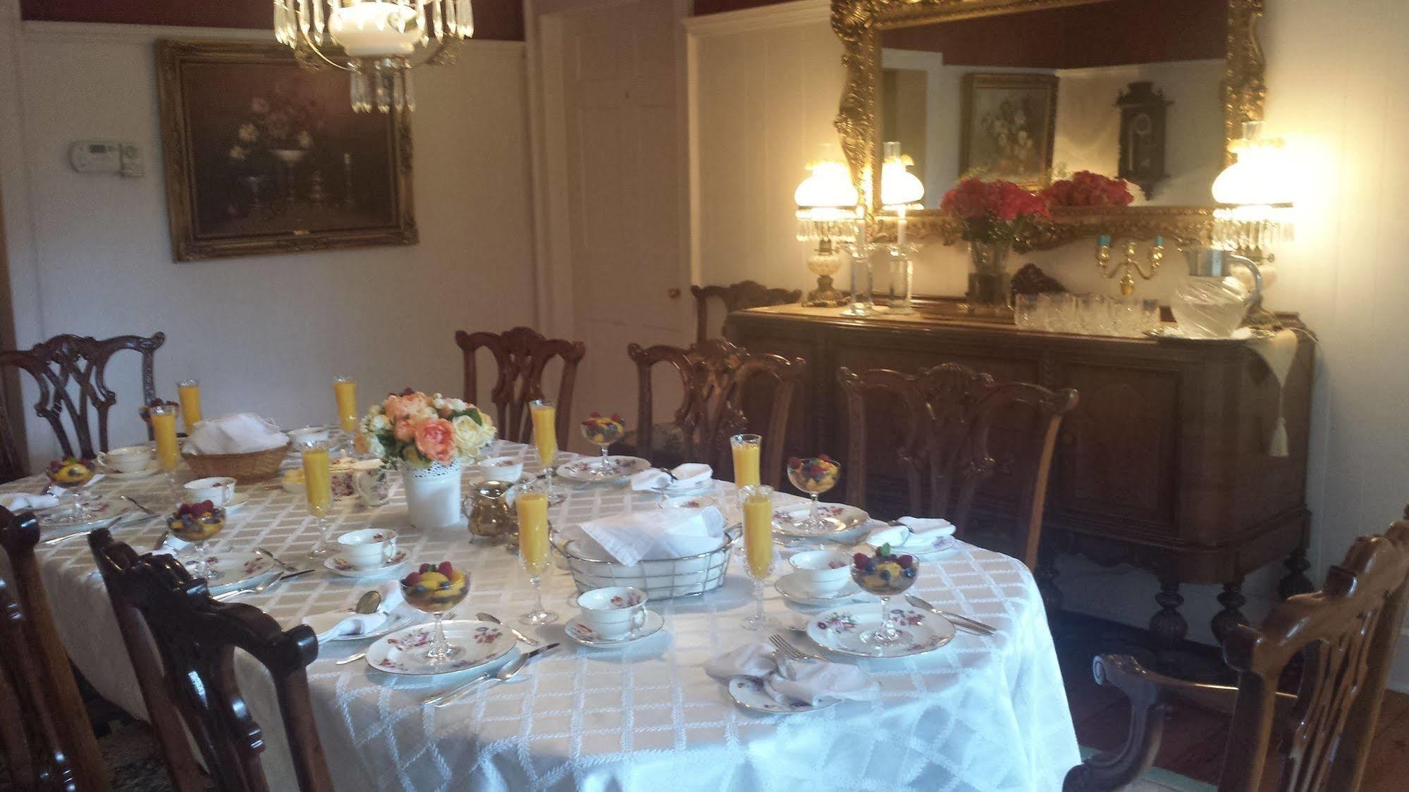 Historic Wilson-guy House Bed & Breakfast Niagara-on-the-Lake